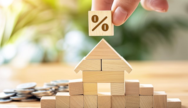 住宅ローンは変動金利から固定金利に変えられるのかを解説します