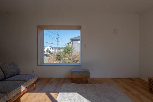 趣味部屋の腰高窓
