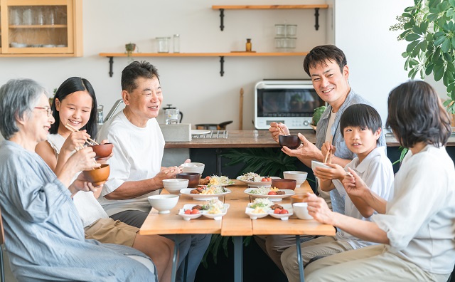 二世帯住宅への建て替え費用はどれくらいかかるのでしょうか