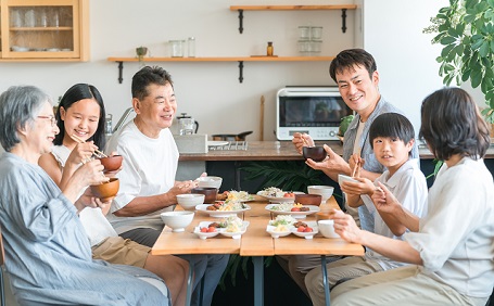 二世帯住宅への建て替え費用はどれくらい？相場や費用を抑えるためのポイントを解説