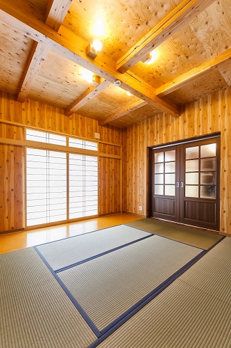 自然素材をふんだんに使ったオーナー様こだわりの山小屋風住宅(出典:東仙ハウジング(株))