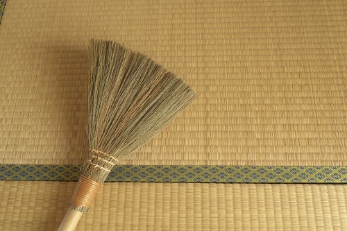 長く快適に和室で過ごすための畳のお手入れ方法を見てみましょう