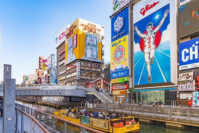 写真スポットとして有名な看板も中央区にあります