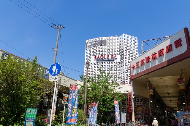 商店街もあり、日々の生活に役立つでしょう
