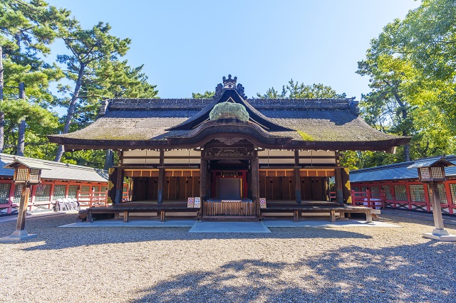 住吉区の「住吉大社」。年始には多くの人が参拝に訪れます