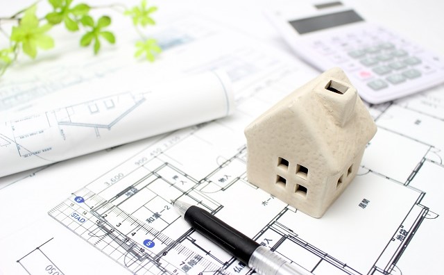 実家の建て替えでよくある後悔や失敗を防ぐための準備と対策を解説します