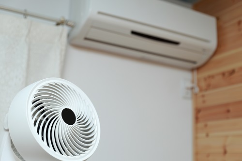 室内の暑さ対策には冷房を効率的に活用することが大切です