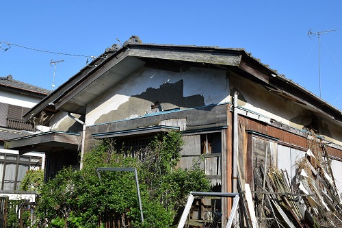 古い家を売らずに放置する場合のリスクを紹介します