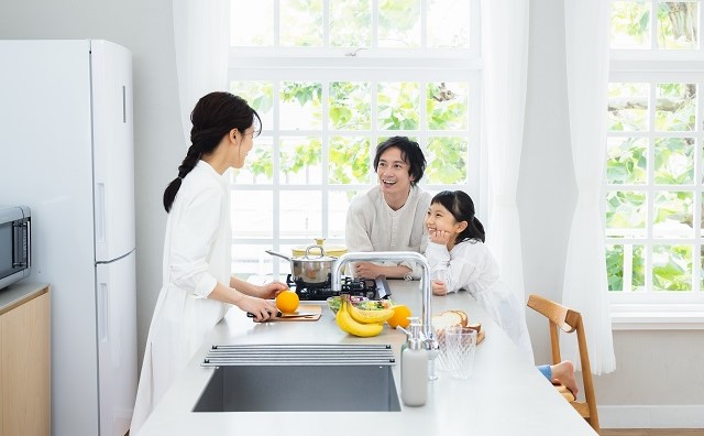 対面キッチンのおしゃれなレイアウト実例!種類や形状の違い・特徴を解説