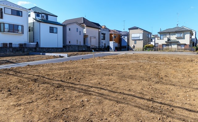 土地の売却相場の調べ方は大きく分けて2つあります