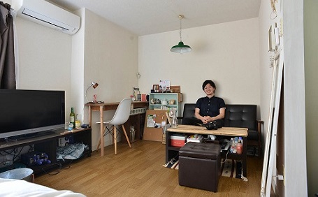 プチDIYを楽しむ大学生のシンプル部屋