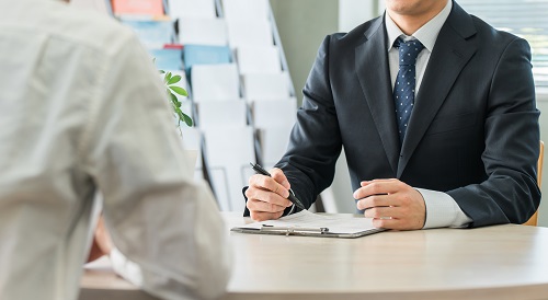 不動産会社と媒介契約を結ぶと不動産会社による売却活動が始まります