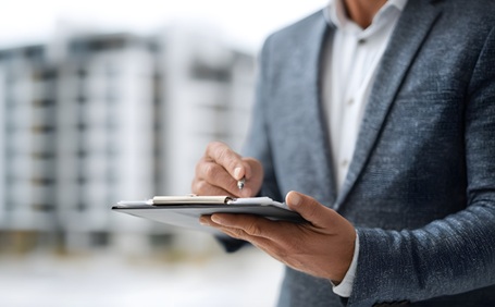 マンションの売却は築年数がカギ！高く売れるタイミングと価格変動の目安を徹底解説