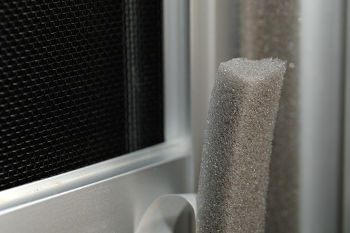 窓やドアから入る隙間風も対策しましょう