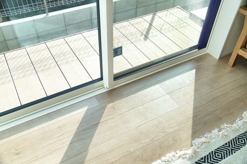 樹脂製の窓サッシはアルミ製に比べて断熱性が高いです