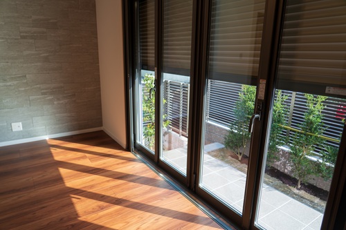 シャッターや雨戸でも防寒できます