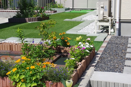 家の外観や雰囲気にあわせて複数の素材を組み合わせてみましょう