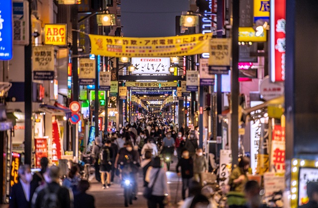 戸越駅は「戸越銀座商店街」「戸越公園中央商店街」などの商店街で賑わいます
