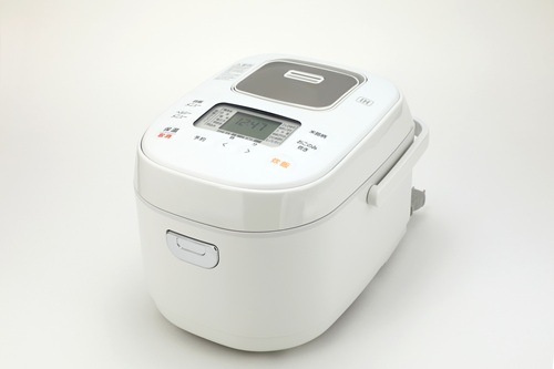 お米を炊くだけでなく、カレーや煮物など調理器具としても利用できます