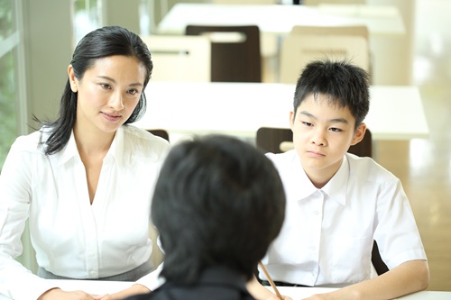 中学生でも一人暮らしはできますが、保護者の同意が必須です
