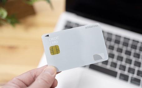 固定資産税をクレジットカードで納付する方法は？メリット・デメリットも解説