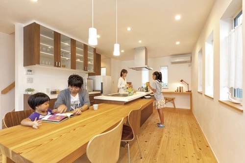 和モダンデザインの美しい中庭を愉しむ家/出典:いえラボ (株)三山建設