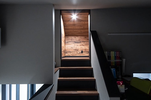 限られた空間を上手に使った高級感のある家/出典:松栄住宅(株)