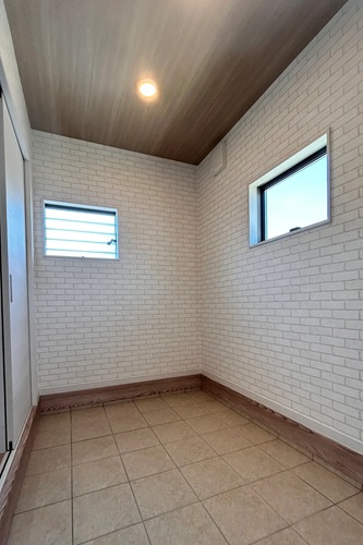 ３帖もの広さがある収納力十分な土間　出典：栄和住建(有)