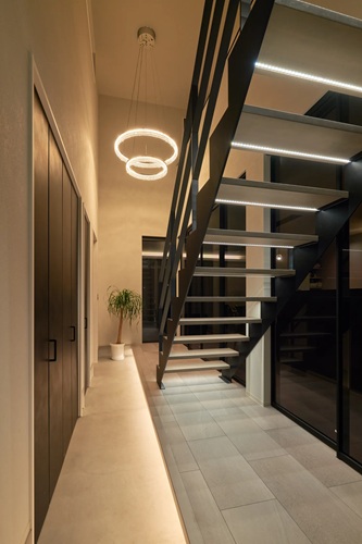 インパクトある照明がおしゃれな空間を演出しています　出典：(株)クラフトコーポレーション