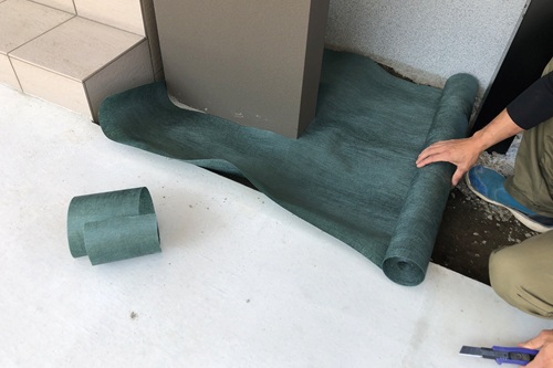 庭に雑草を生えてこなくさせるための方法を紹介します