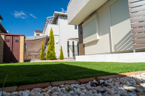 おしゃれに雑草を防ぐ際に気を付けたいポイントを紹介します