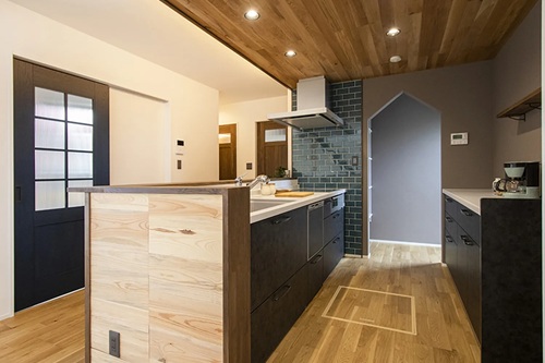 「ペニンシュラ」は半島を意味します(出典:(株)匠工房)