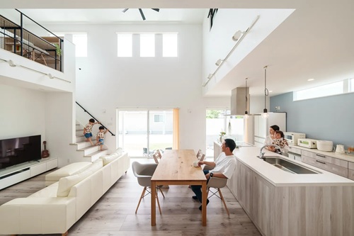 【高崎市/すべての空間が一つに繋がる/アイランドキッチン】好きが詰まった、アメリカンスタイルのお家(出典:(株)かなう家)