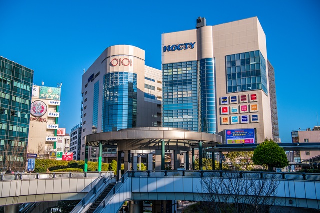 「ノクティプラザ」や「マルイ」といった大型商業施設の他に、「ポレポレタウン」や「溝の口駅西口商店街」などの商店街も充実しています