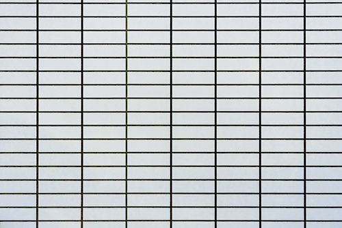 タイルは紫外線や雨風の影響を受けにくい高い耐久性を持ちます