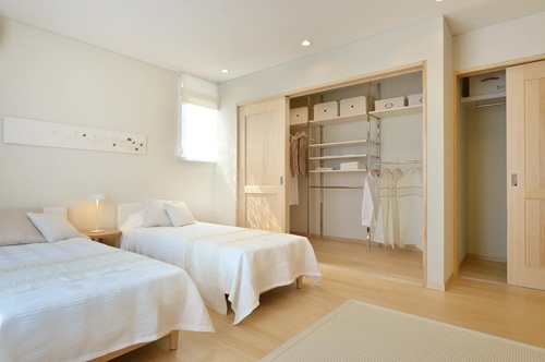 【2階建て/4LDK】シンプルな美しさのある上質な木の住まい(出典:(株)ワークホームズ)