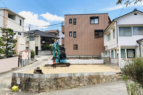 傾斜のある土地にも家を建てられます