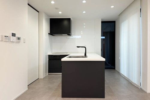 工夫次第でL型キッチンも実現できます（出典：リンクワークス(株)）