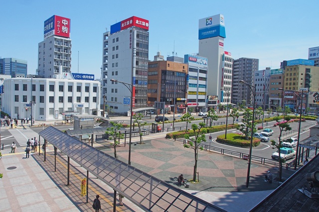 一宮市の主要な駅である名鉄一宮駅があります