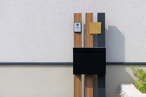 表札やポストは外構のデザインに影響する部分でもあります