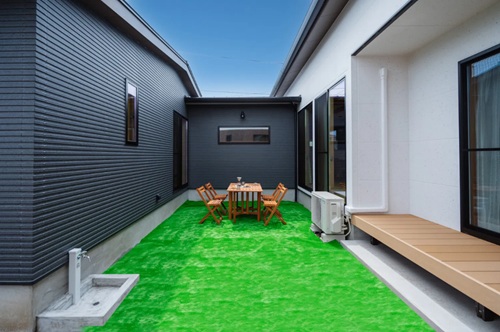 中庭のあるコの字型の平屋(出典:新日本建設(株))