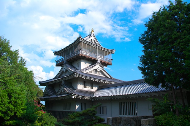 「岩崎城」は、尾張の国をおさめていた 織田信秀（織田信長の父）が建てたお城です