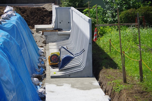 擁壁工事とは、擁壁の新設・補修など全般を指します