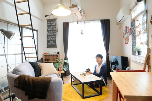 直樹さんの「DIYインテリアで海を感じるカフェ風空間」