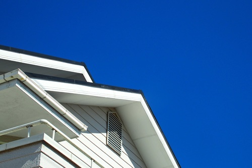 軒には雨や風の侵入を防ぐ役割があります