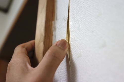 経年劣化とは、時間の経過で自然に発生する劣化のことです