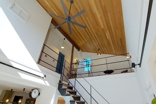 Surfer’s House「アメ車が似合うサーファーズスタイル」（出典：(株)オークヴィルホームズ）