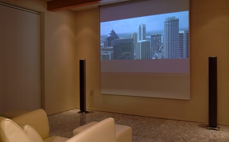 【実例】自宅にシアタールームをつくるには？必要な広さや設備・相場も解説！