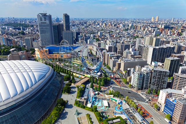 後楽園といえば「東京ドーム」を思い浮かべる人もいると思います。「東京ドームシティ」や「ラクーア」など休日のお出かけにも便利です