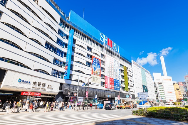 JR東日本エリア内の１日乗車人数は新宿駅に次いで２番目の池袋駅。「立教大学」をはじめ大学が点在するエリアでもあります